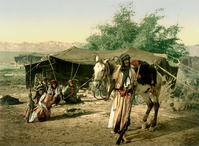 Beduini davanti alla loro tenda nella Valle del Giordano, c.1880-1900 da Swiss Photographer